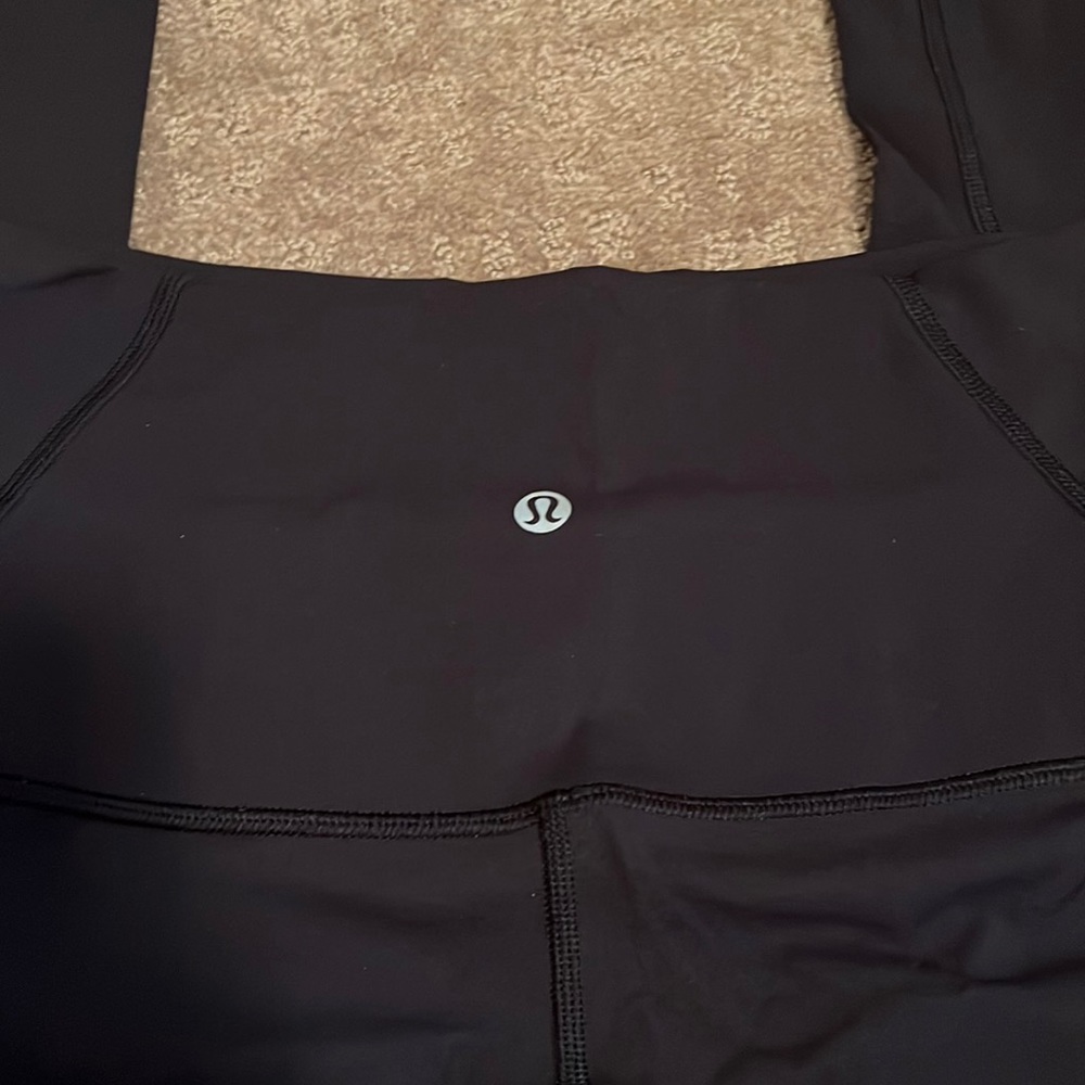 Lululemon crops- size 6